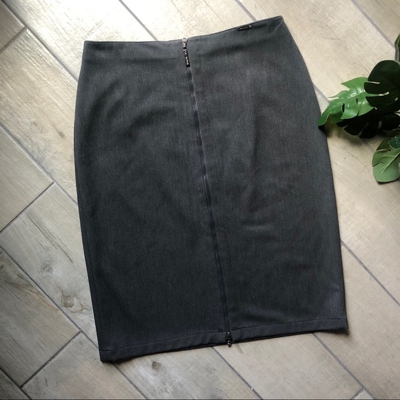 St john sport 2-way zip front pencil skirt in dark grey. Size 2 - Picture 1 of 6